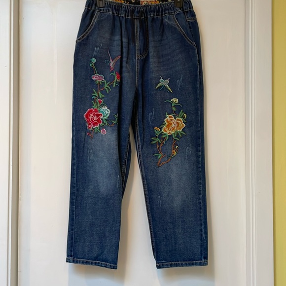 Denim - Embroidered baggy jeans